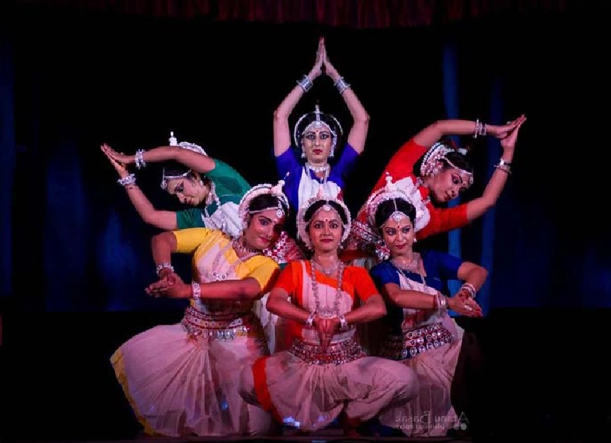 গারো উপজাতির নৃত্য বিভা সাংমা