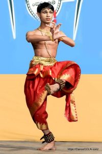 একটি কুচিপুড়ি নাচ চলছে [ A Kuchipudi dance in progress ]
